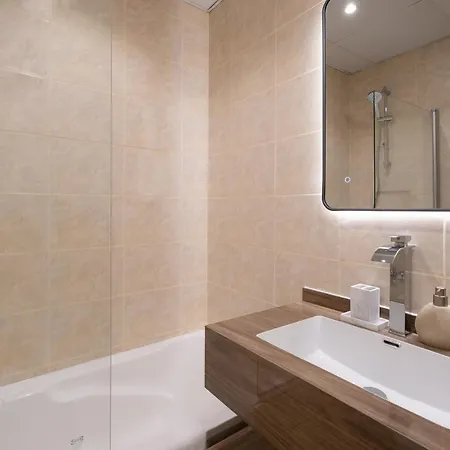 Nasma Luxury Stays - Elevated Comfort & Style In A 24Th Floor Apartment Dubai Esterno foto